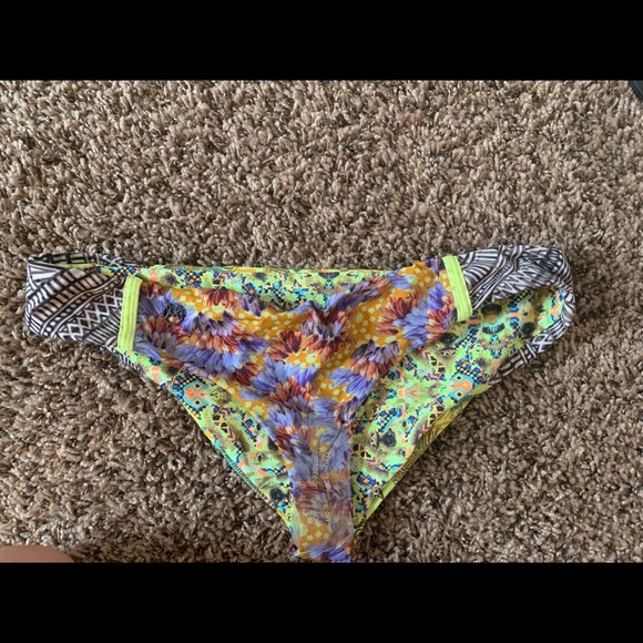 Maaji bikini set : top - small, bottoms - large - Picture 4 of 5